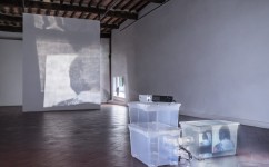 14_Lee Kit, Linger on, your lit-up shade, Casa Masaccio Centro per l'Arte Contemporanea. Veduta della mostra. Foto OKNOstudio_