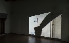 24_Lee Kit, Linger on, your lit-up shade, Casa Masaccio Centro per l'Arte Contemporanea. Veduta della mostra.