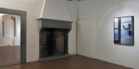 8_ Andrea Santarlasci, In segreto, 2019, veduta della mostra (Sul limite di un’altra soglia, 2014). Ph Nicola Gronchi