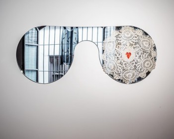 46_Cinzia Ruggeri, Pensiero fisso, 2019, mirror, doily and rhinestone, 49,5 x 120 cm, ph OKNOstudio